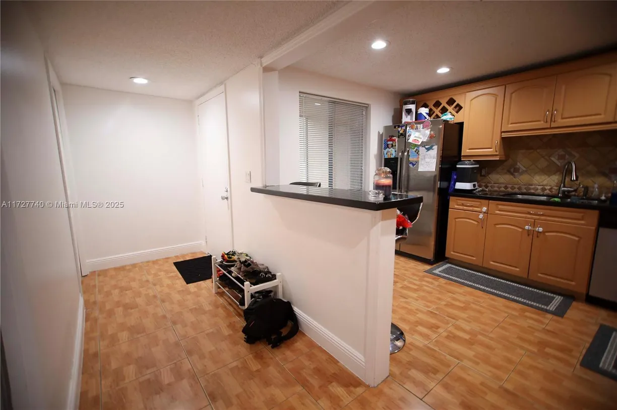 South Florida Real Estate | View 195 Lakeview Dr, 103 | Listing