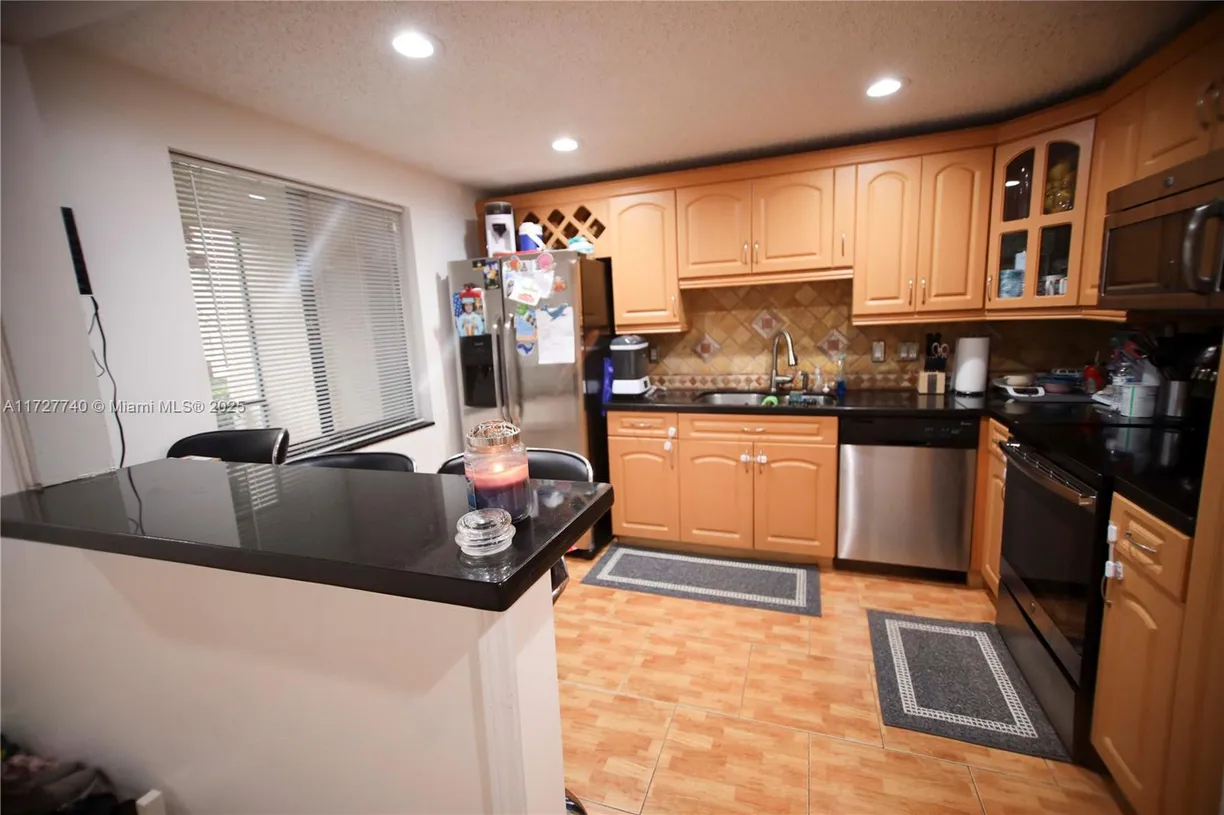 South Florida Real Estate | View 195 Lakeview Dr, 103 | Listing