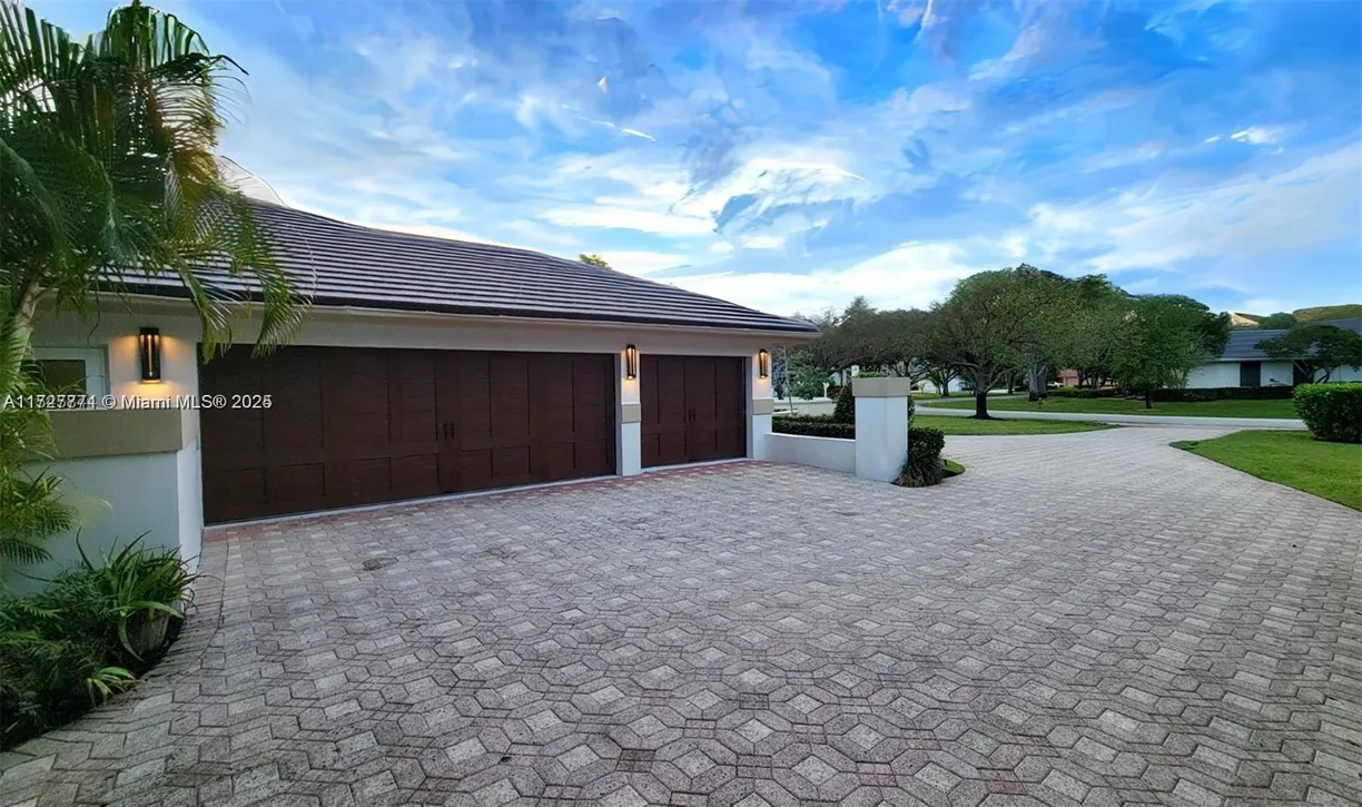 South Florida Real Estate | View 7700 S Woodridge Dr | Listing