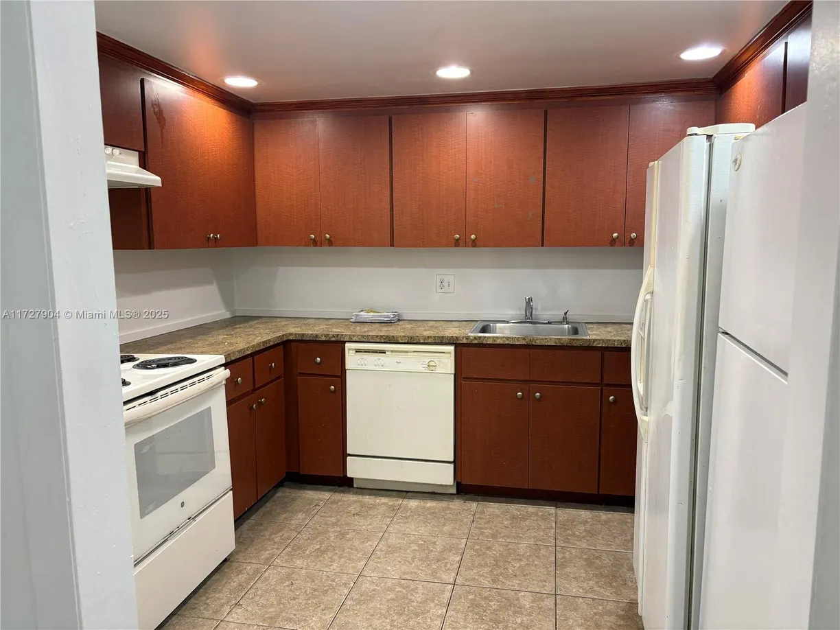 South Florida Real Estate | View 4168 Inverrary Dr, 408 | 2 Beds, 2 Baths
