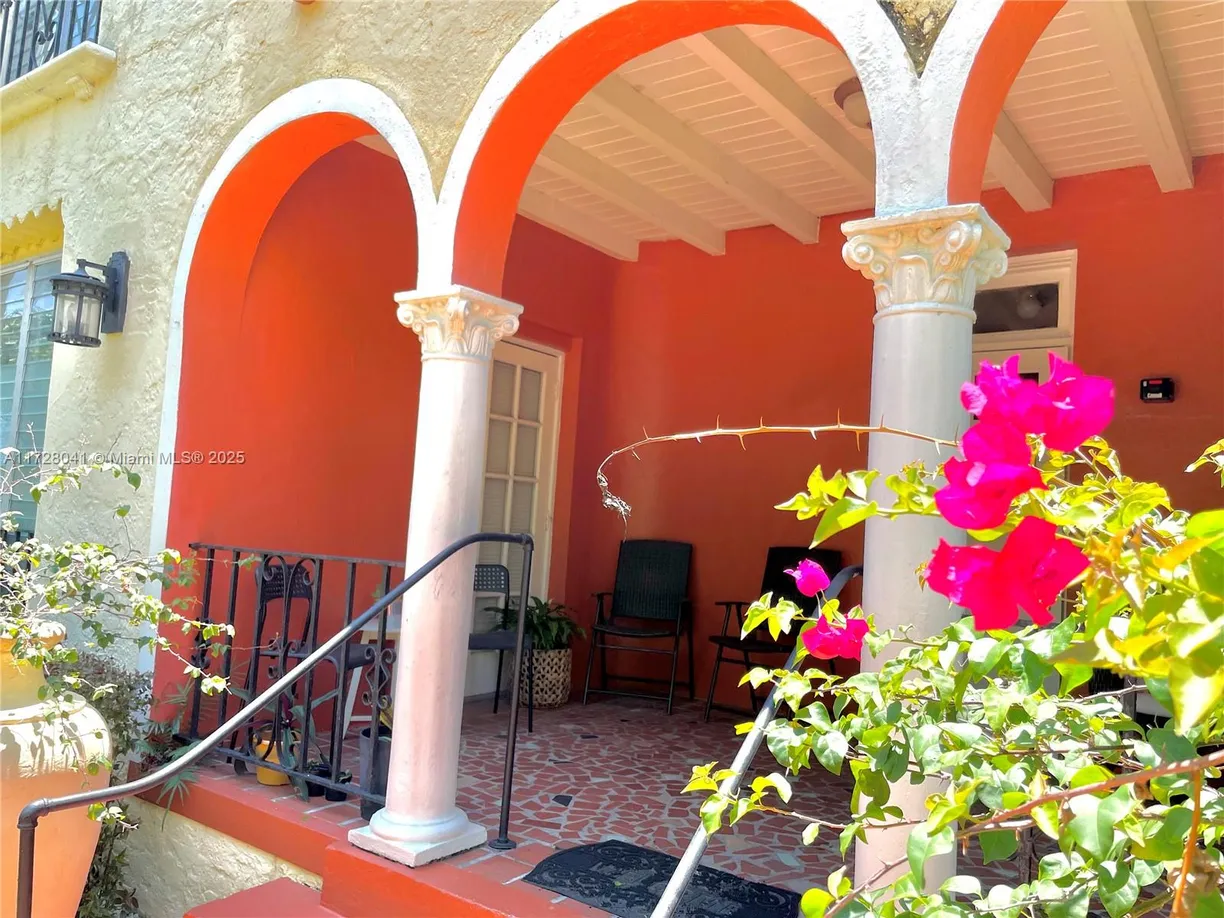South Florida Real Estate | View 226 Sidonia Ave, 1 | 1 Bed, 1 Bath