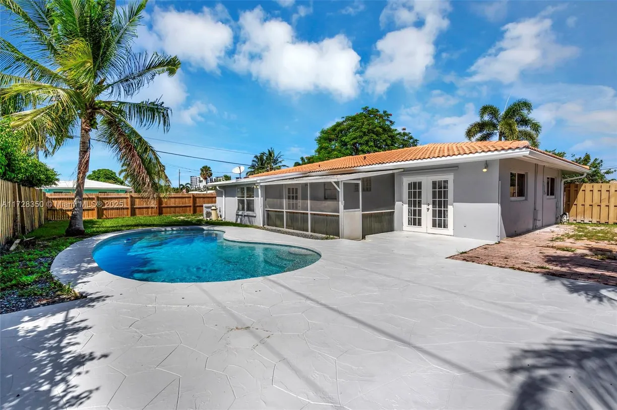 South Florida Real Estate | View 301 SE 1st Ter | 3 Beds, 2 Baths
