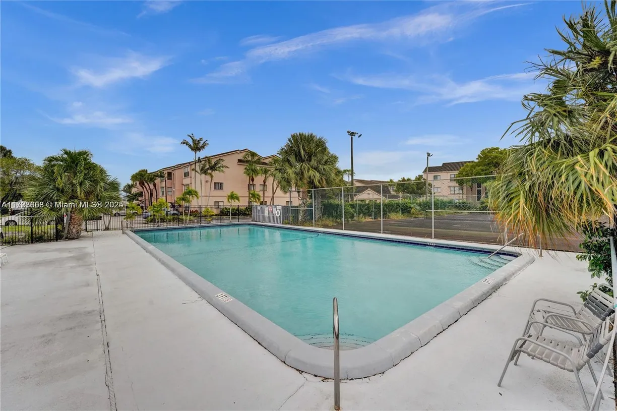 South Florida Real Estate | View 2700 S University Dr, 4B | 4 Beds, 2 Baths