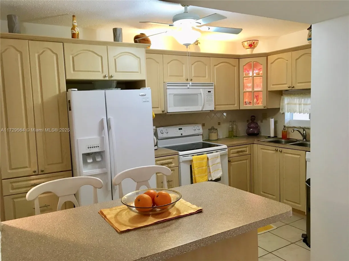 South Florida Real Estate | View 611 S HOLLYBROOK DR, 201 | Listing