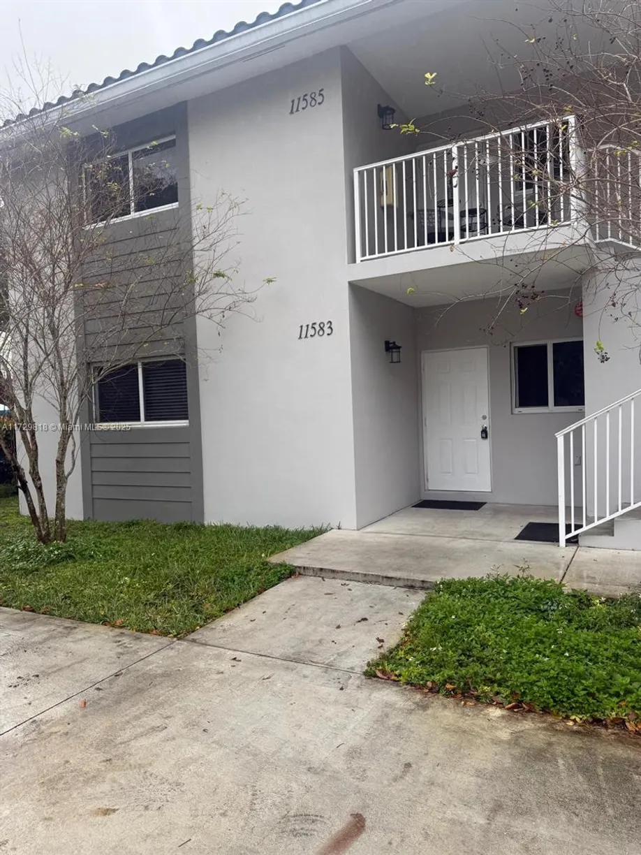 South Florida Real Estate | View  | 3 Beds, 2 Baths