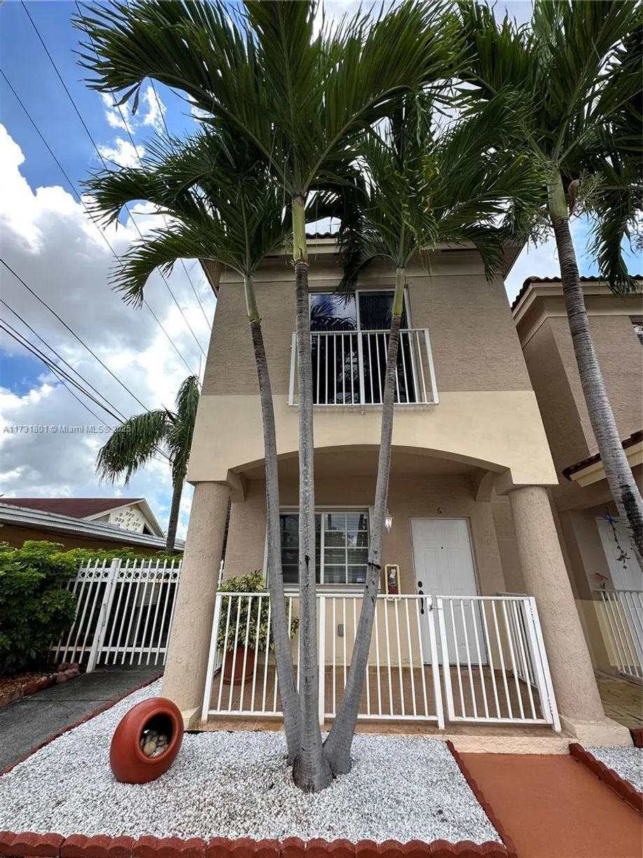 South Florida Real Estate | View 425 E 3rd Ave, 6 | Listing