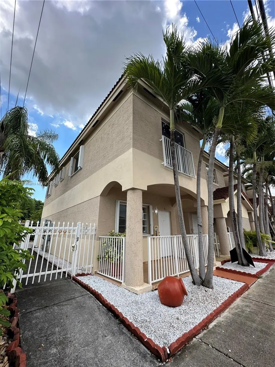South Florida Real Estate | View 425 E 3rd Ave, 6 | Listing