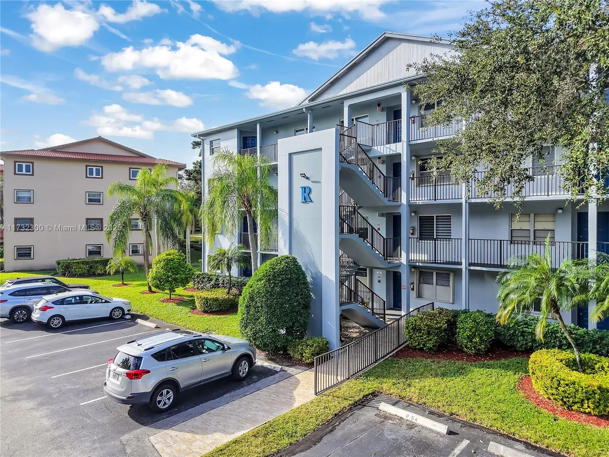 South Florida Real Estate | View 900 SW 125th Way, 304R | 2 Beds, 2 Baths