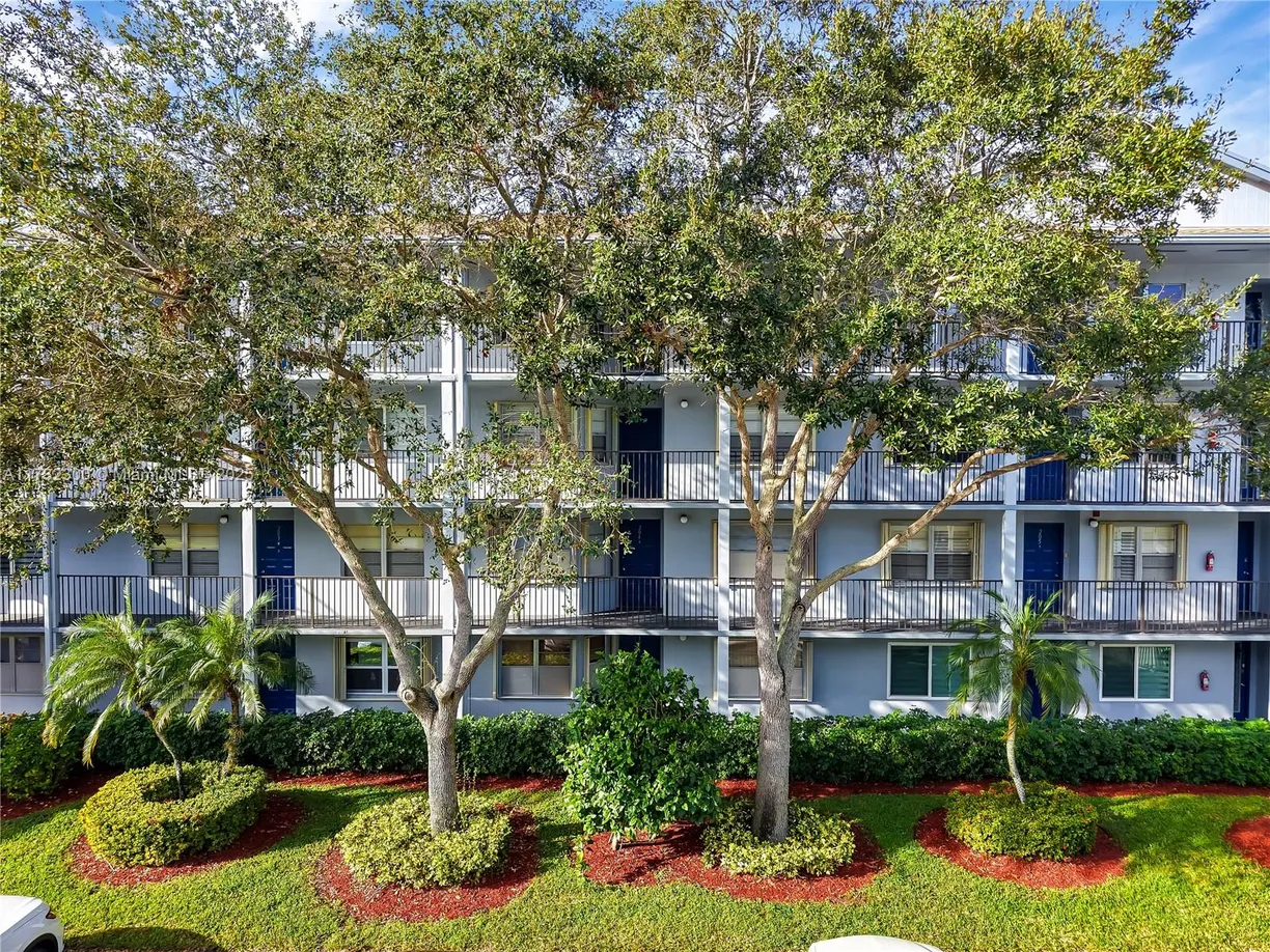 South Florida Real Estate | View 900 SW 125th Way, 304R | Listing