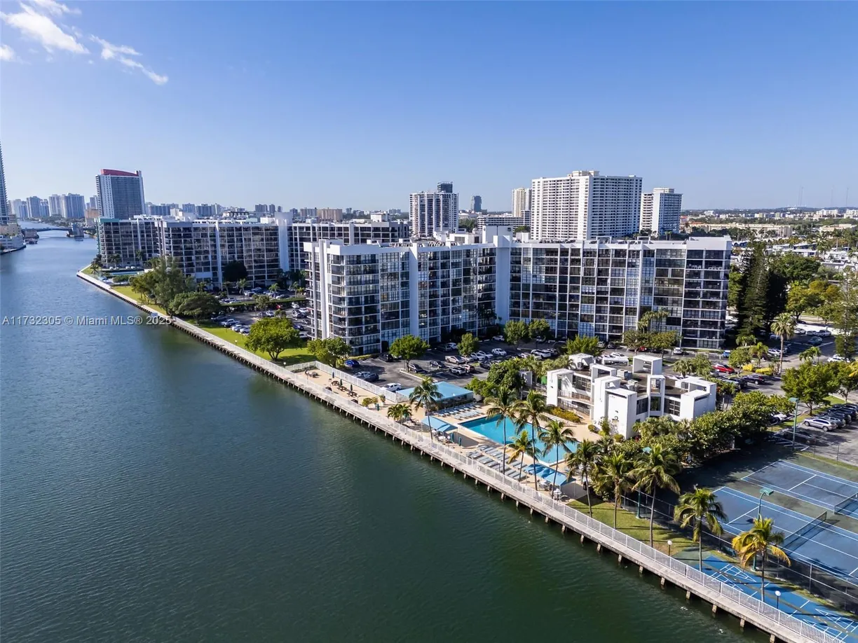 South Florida Real Estate | View 800 Parkview Dr, 906 | 1 Bed, 1 Bath
