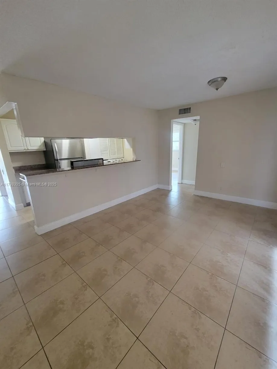 South Florida Real Estate | View 4419 Treehouse Ln, H | 3 Beds, 2 Baths
