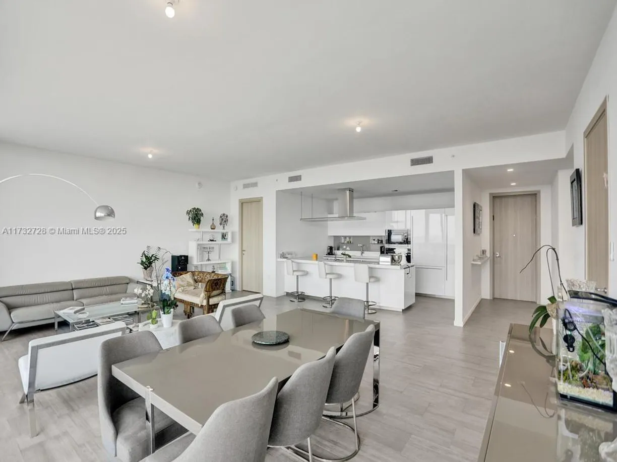 South Florida Real Estate | View 1000 Brickell Plz, PH5204 | Listing