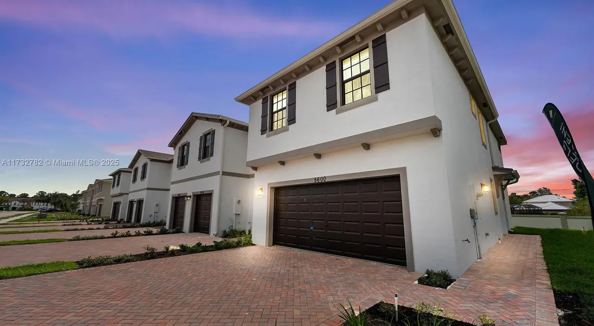 South Florida Real Estate | View 5600 NW Coventry Circle, 3Br | 3 Beds, 2 Baths