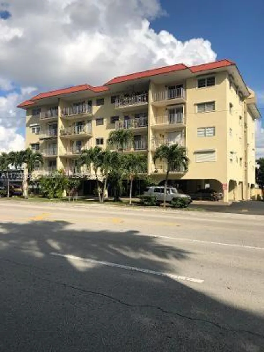 South Florida Real Estate | View 901 SW 37th Ave, 52 | 2 Beds, 1 Bath