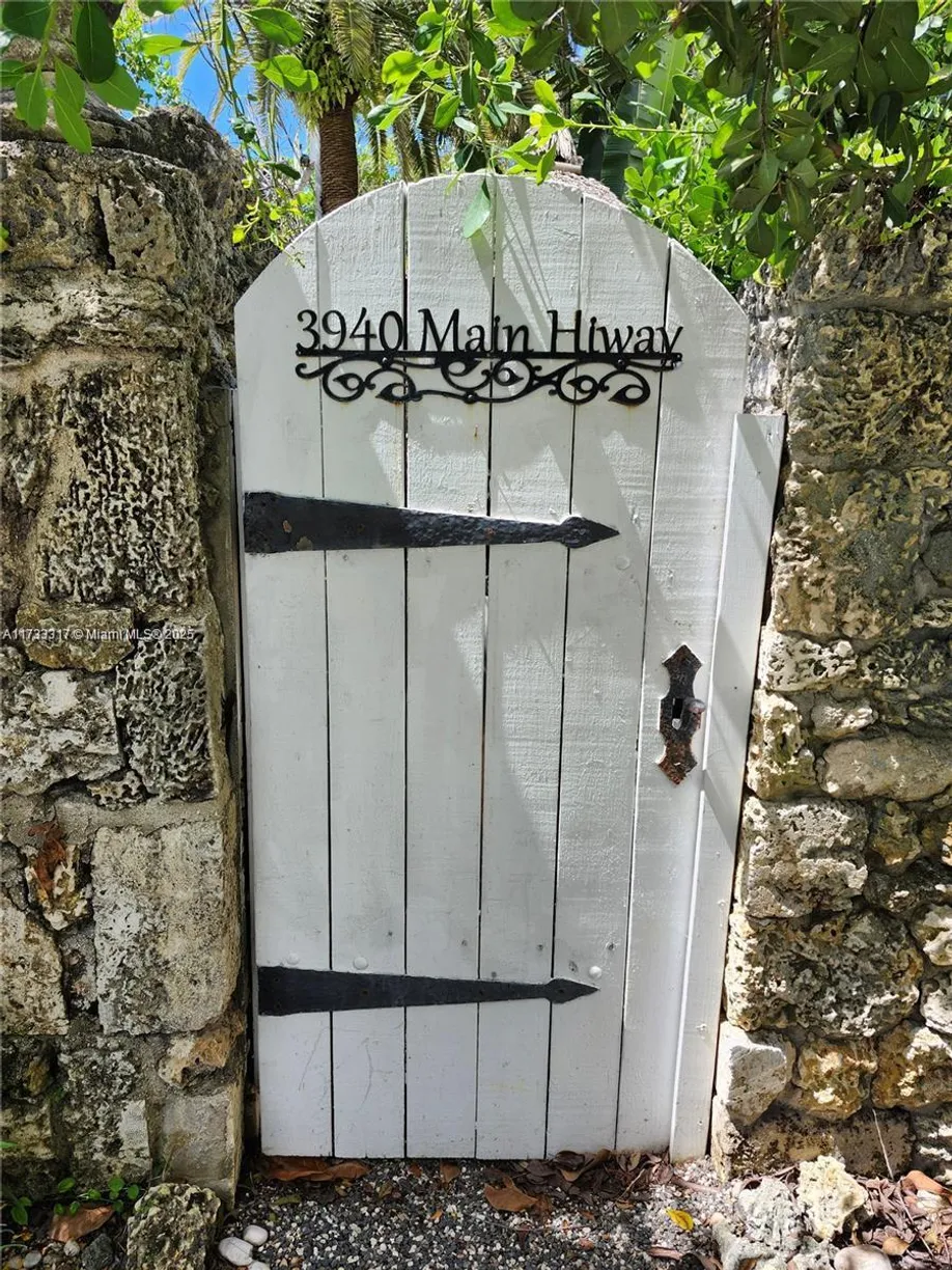 South Florida Real Estate | View 3940 Main, COTTAGE | 1 Bath