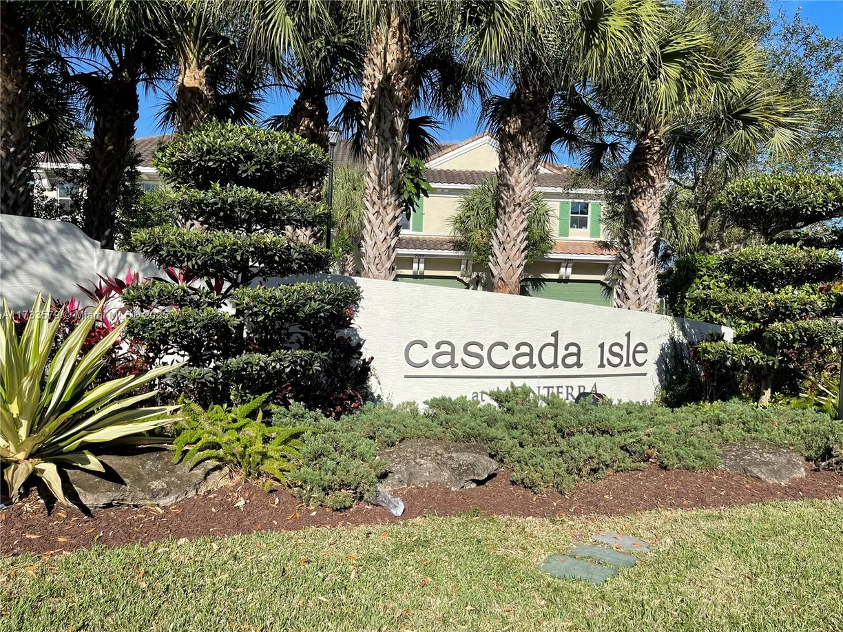 South Florida Real Estate | View 8280 Cascada Isles Dr | 3 Beds, 2 Baths