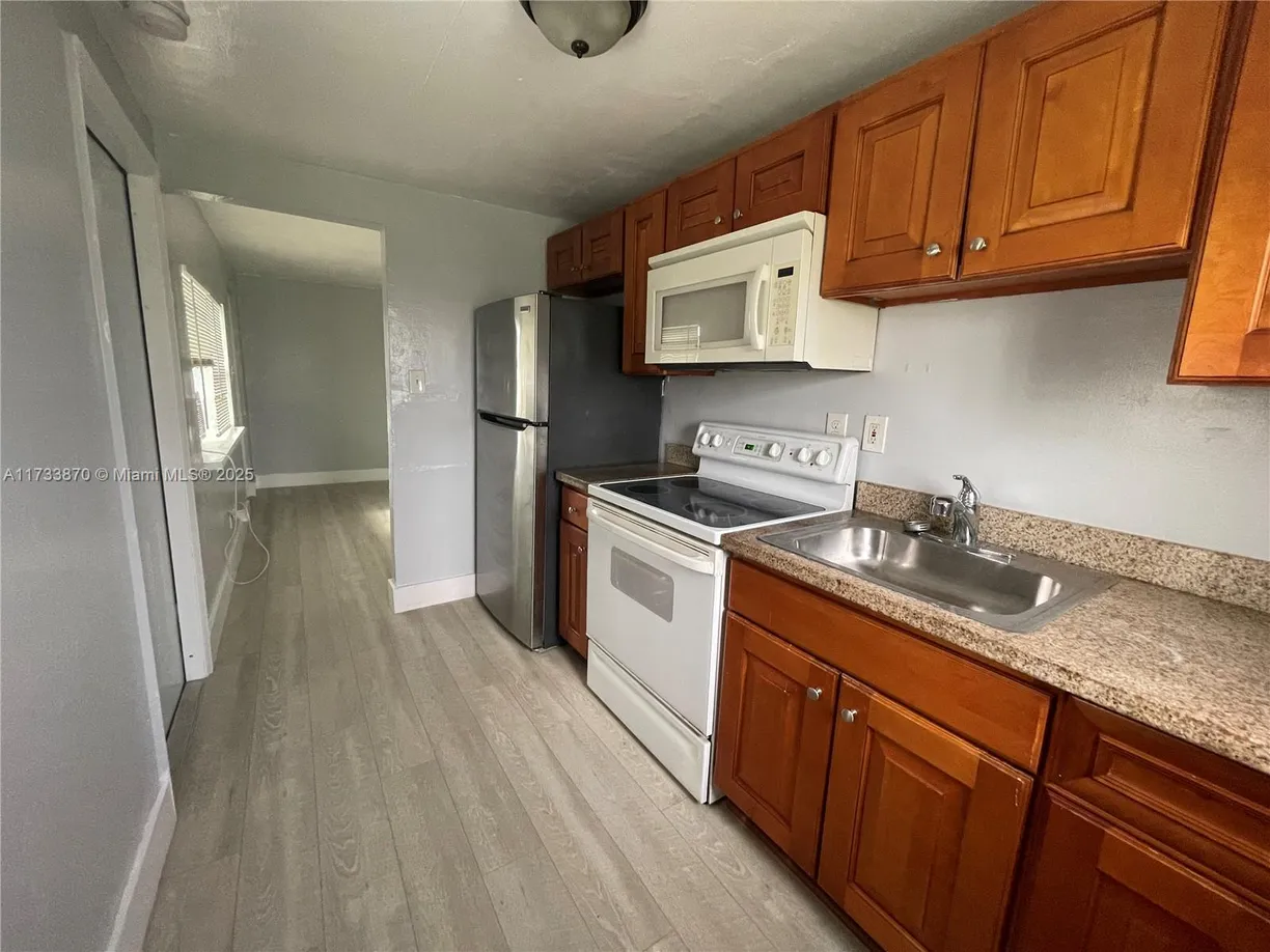 South Florida Real Estate | View 4017 SW 24th St, 4 | 2 Beds, 1 Bath