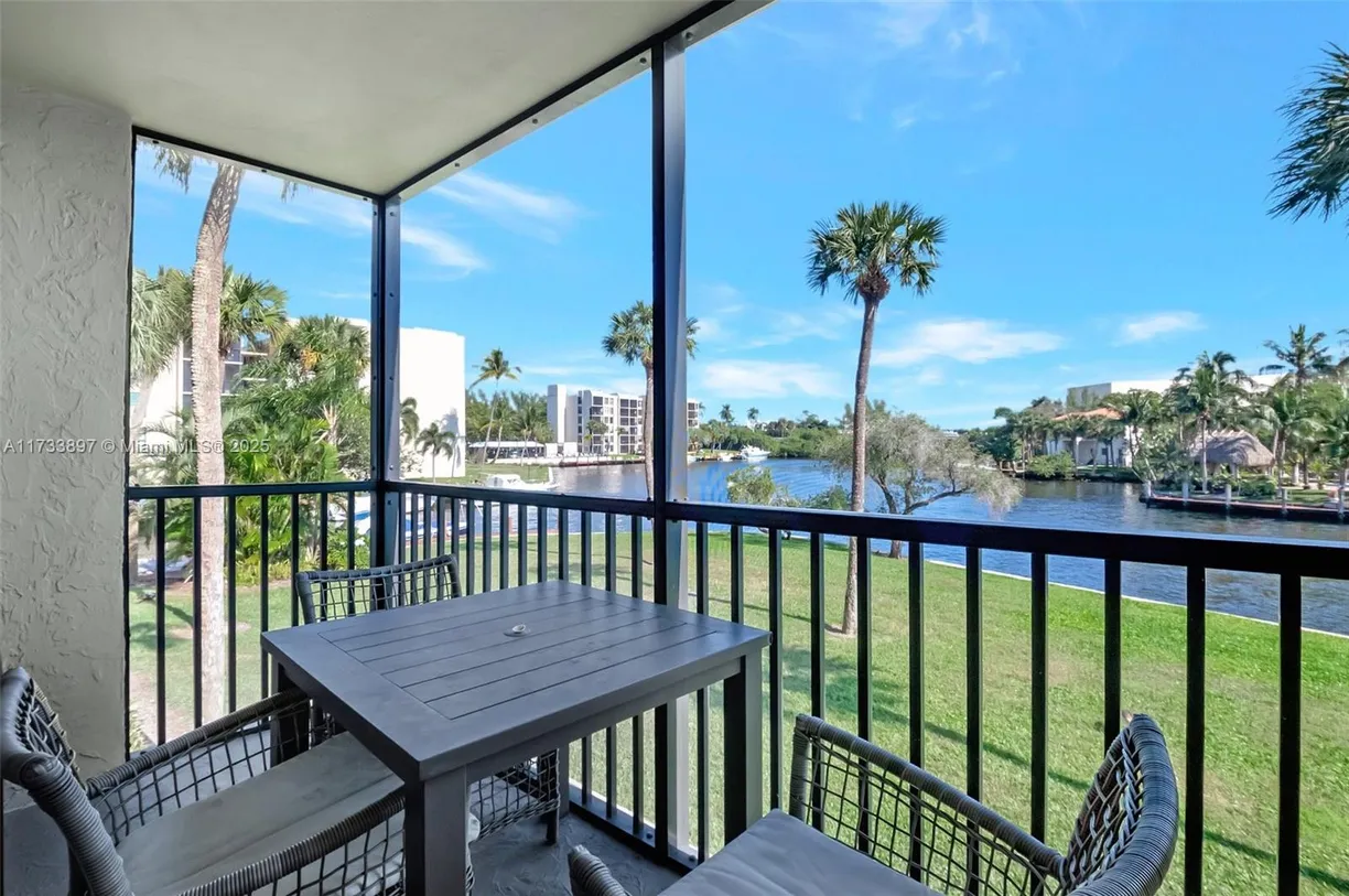 South Florida Real Estate | View 13 Royal Palm Way, 2010 | 2 Beds, 2 Baths