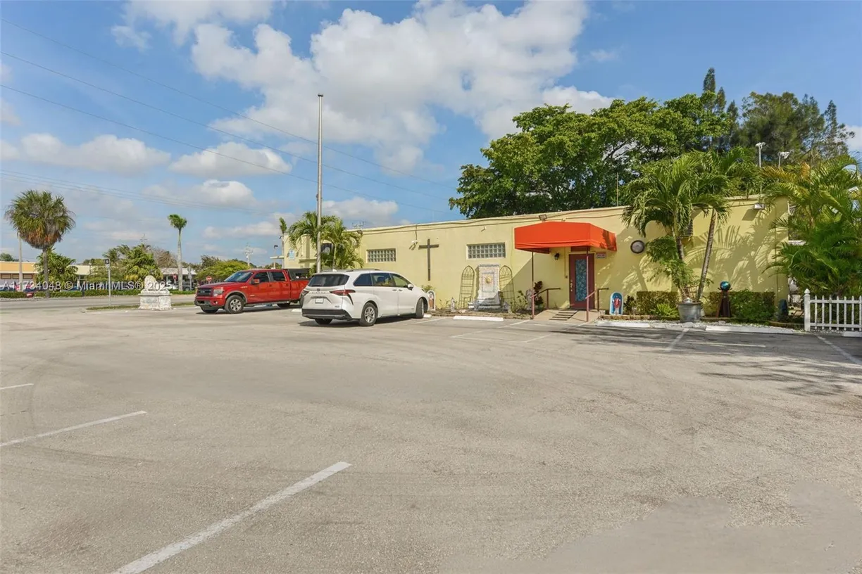 South Florida Real Estate | View 140 W Prospect Rd | Listing