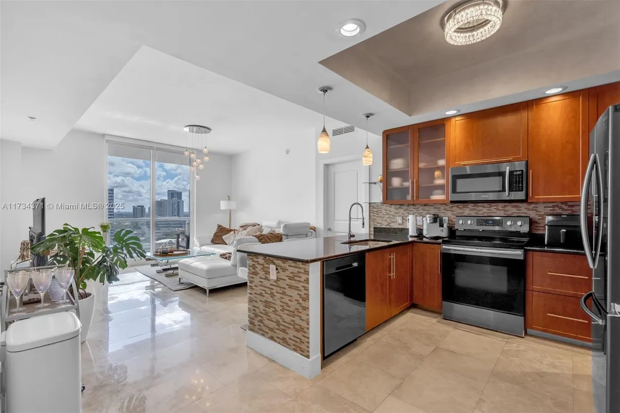 South Florida Real Estate | View 315 NE 3rd Ave, 1804 | 1 Bed, 1 Bath
