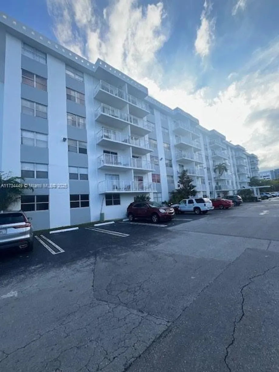 South Florida Real Estate | View  | 1 Bed, 1 Bath