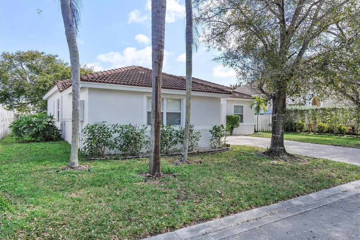 South Florida Real Estate | View 5312 SW 34th Way | Listing