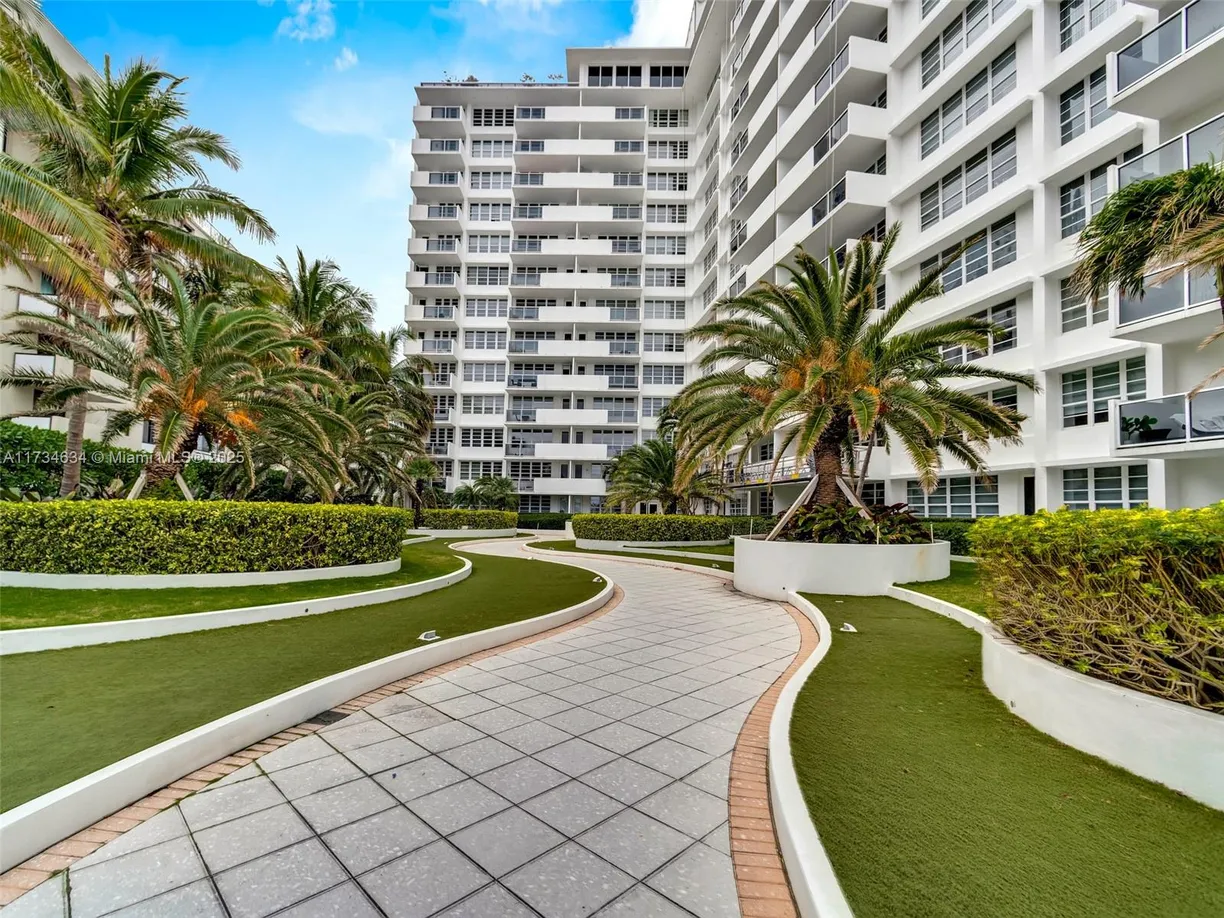 South Florida Real Estate | View 100 Lincoln Rd, 308 | 1 Bed, 1 Bath