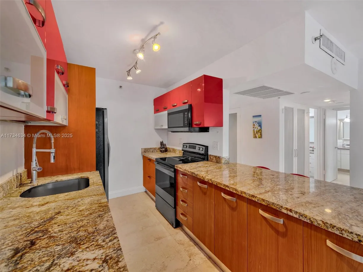 South Florida Real Estate | View 100 Lincoln Rd, 308 | Listing