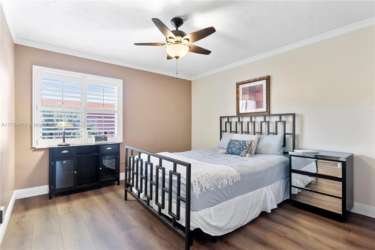 South Florida Real Estate | View 2851 Somerset Dr, 415 | Listing