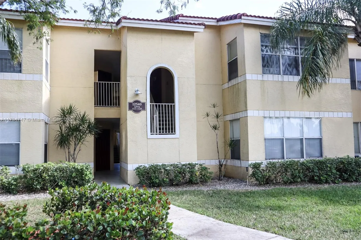 South Florida Real Estate | View  | 1 Bed, 1 Bath