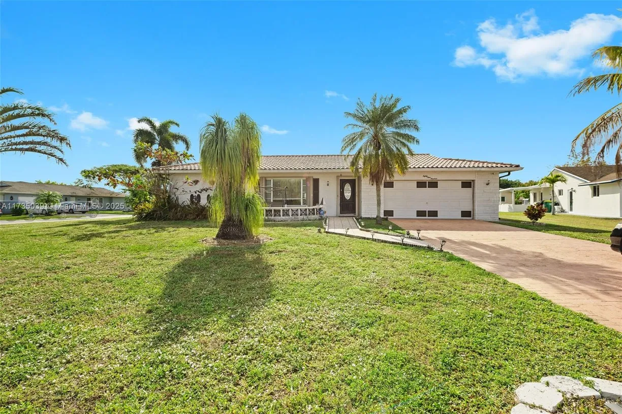 South Florida Real Estate | View 8900 NW 70th Ct | Listing