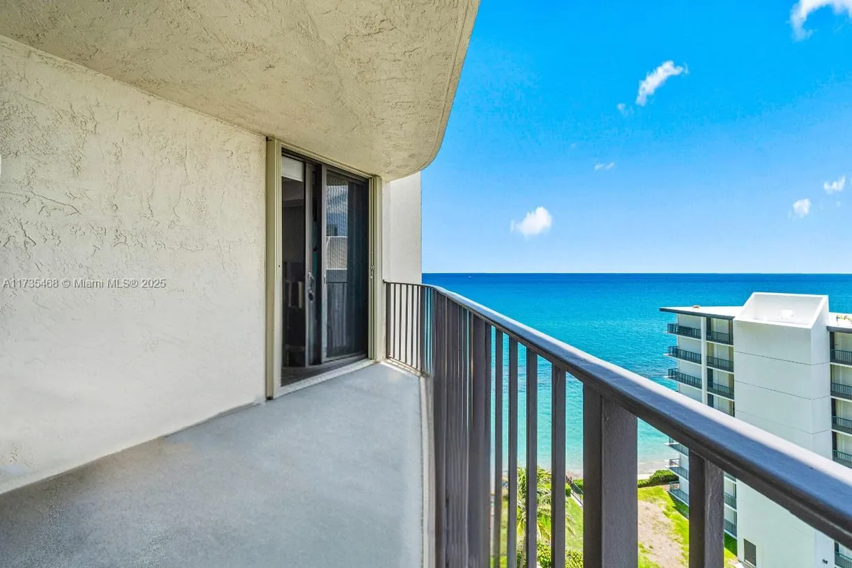 South Florida Real Estate | View 5420 N Ocean Dr, 1106 | 2 Beds, 2 Baths