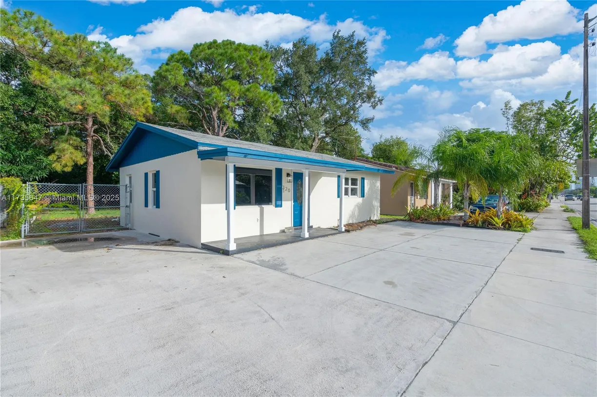 South Florida Real Estate | View 1320 N Andrews Ave | Listing