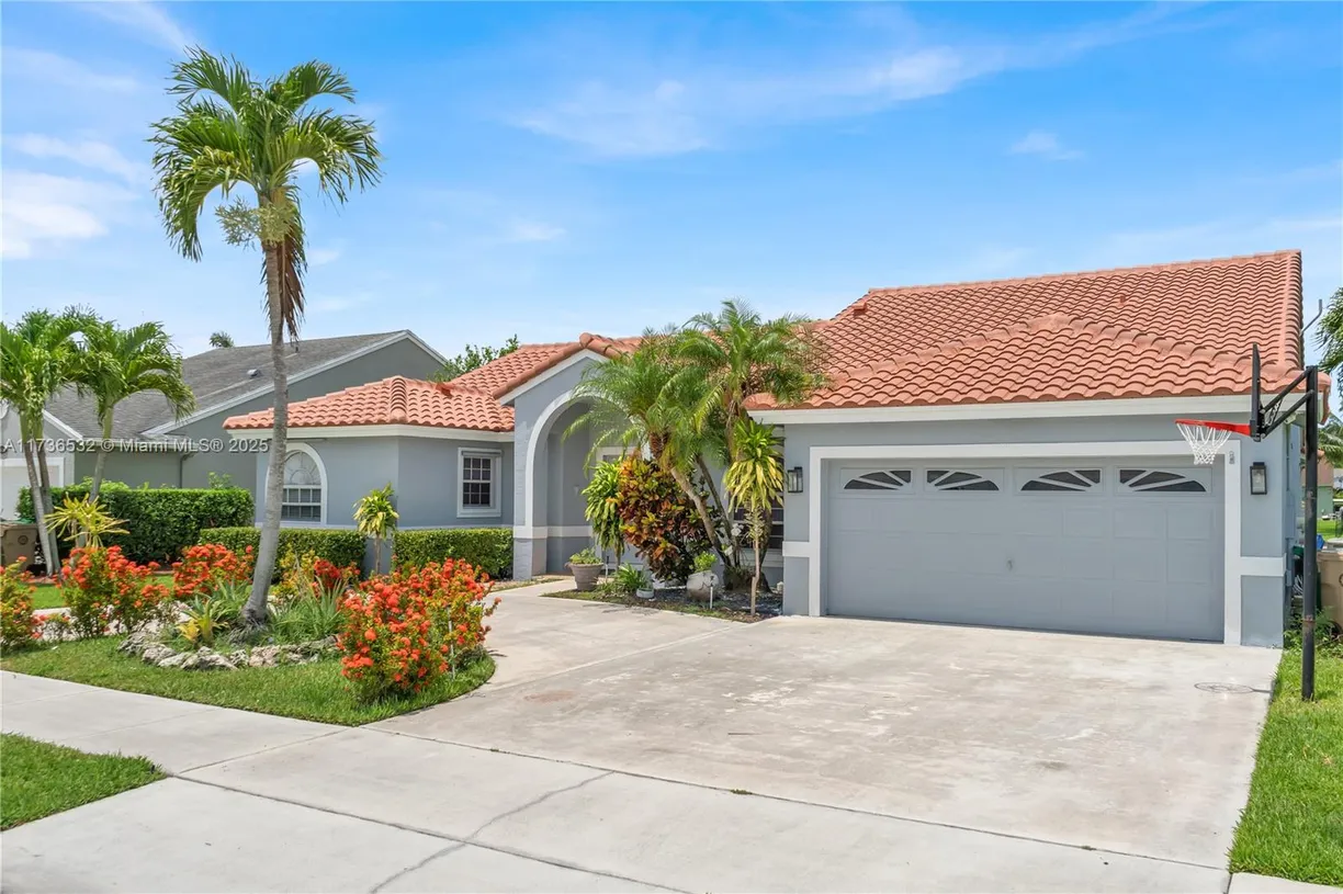 South Florida Real Estate | View  | 5 Beds, 2 Baths