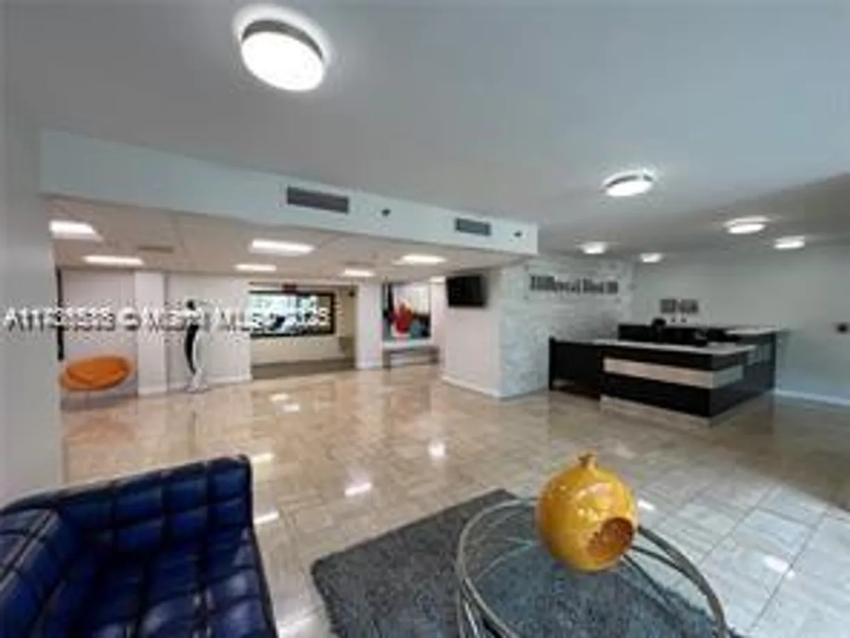 South Florida Real Estate | View 919 Hillcrest Dr, 509 | Listing