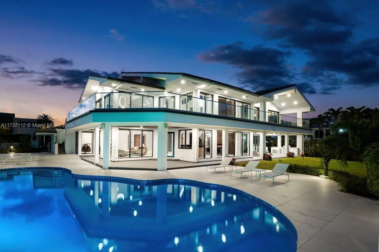 South Florida Real Estate | View 607 Palm Dr | 6 Beds, 6 Baths