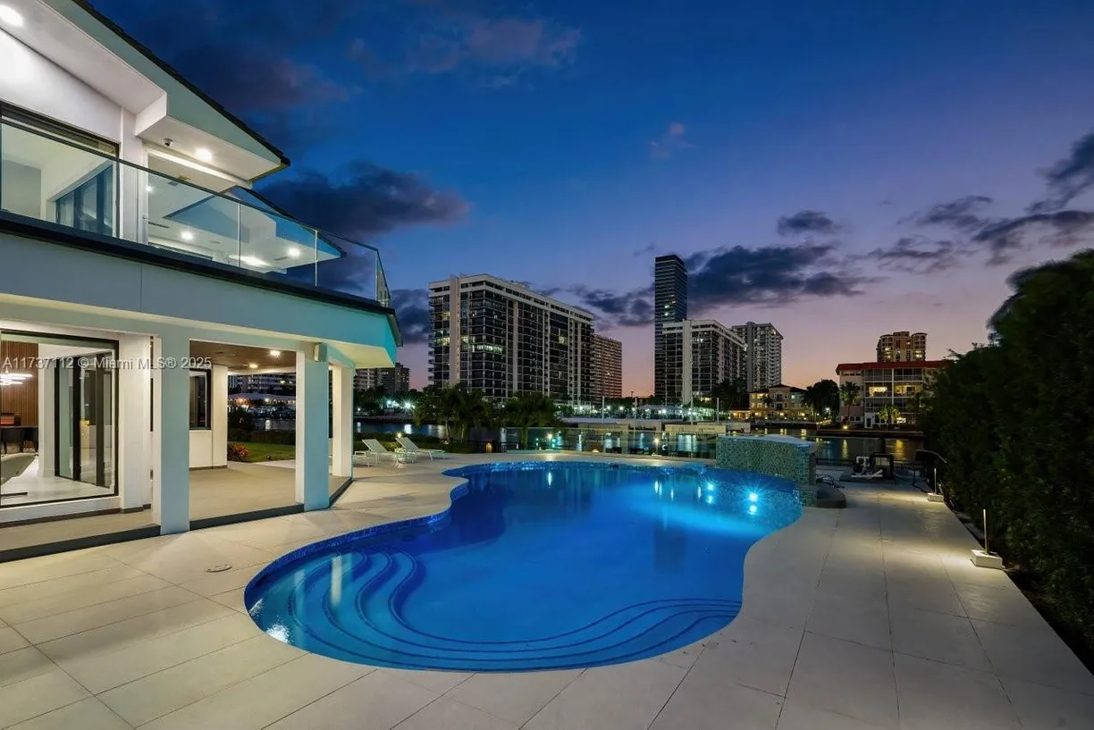 South Florida Real Estate | View 607 Palm Dr | Listing