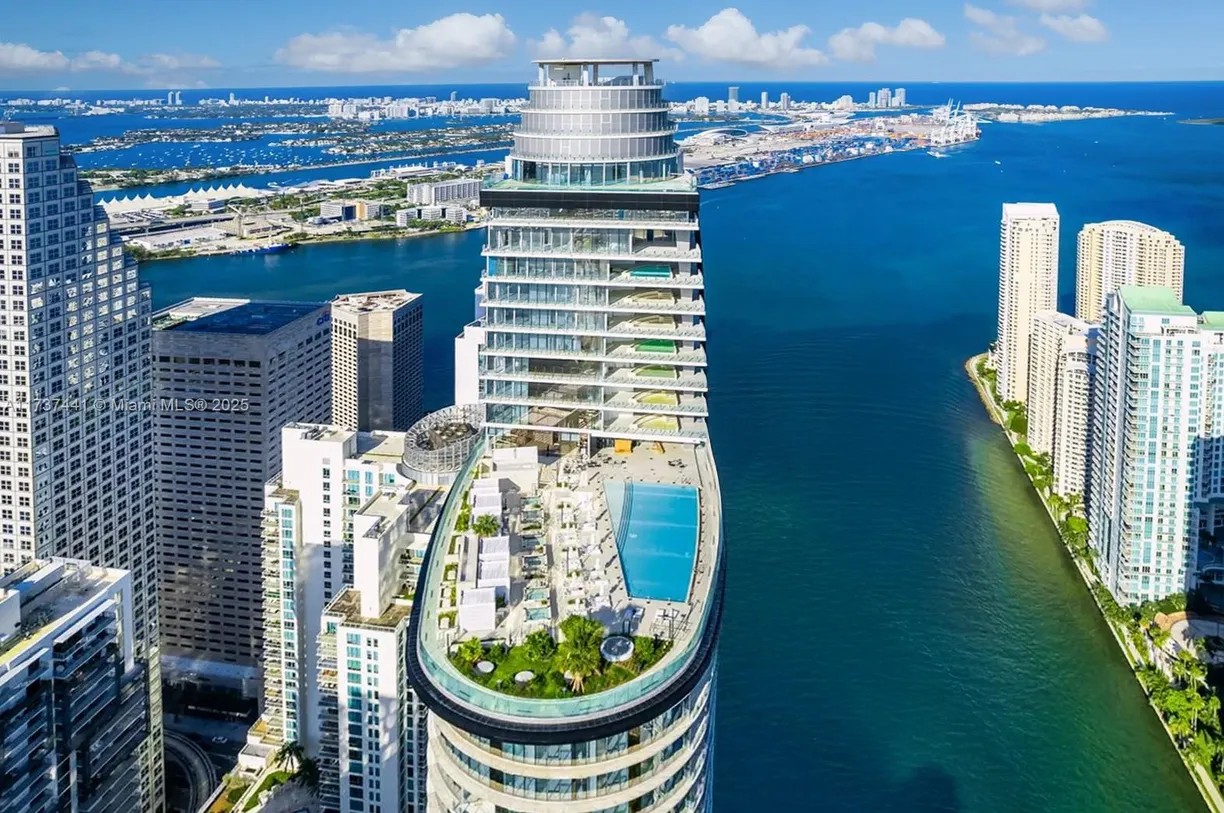 South Florida Real Estate | View 300 Biscayne Blvd way, 4908 | 1 Bed, 1 Bath