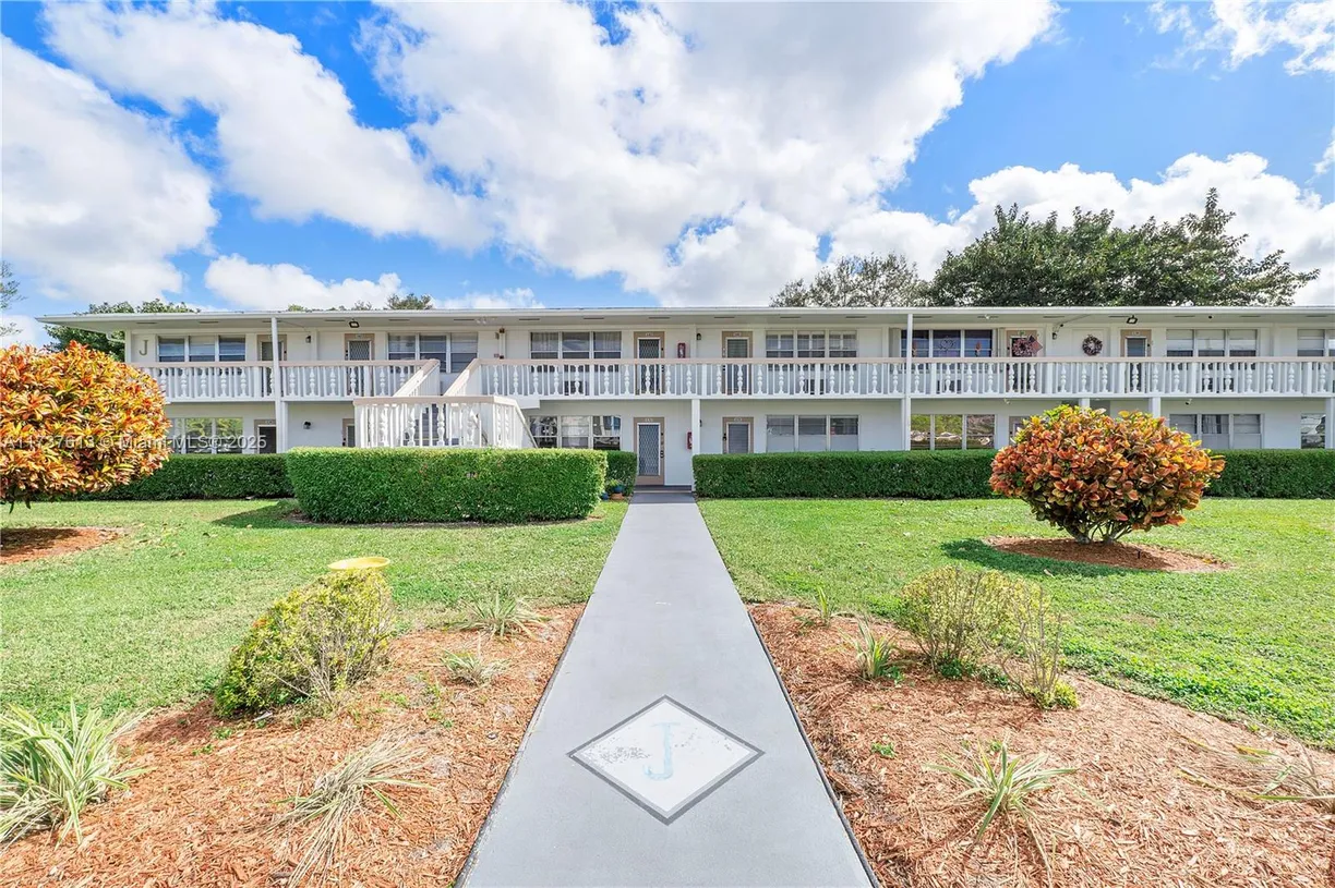 South Florida Real Estate | View 143 Oakridge J, 143 | Listing