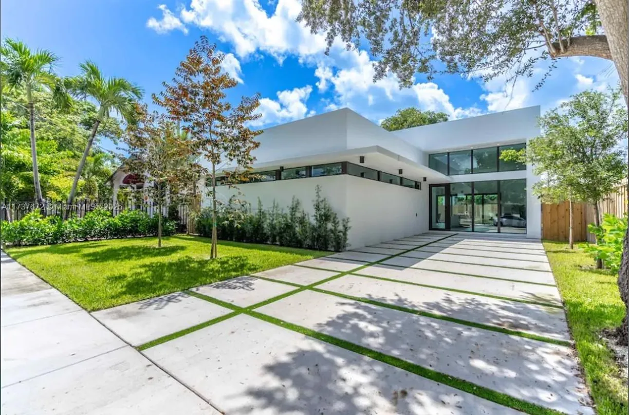South Florida Real Estate | View 326 NW 40th St | Listing