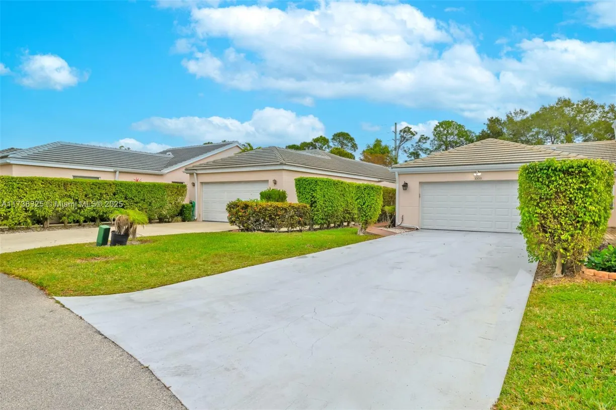 South Florida Real Estate | View 1009 Island Manor Dr | Listing