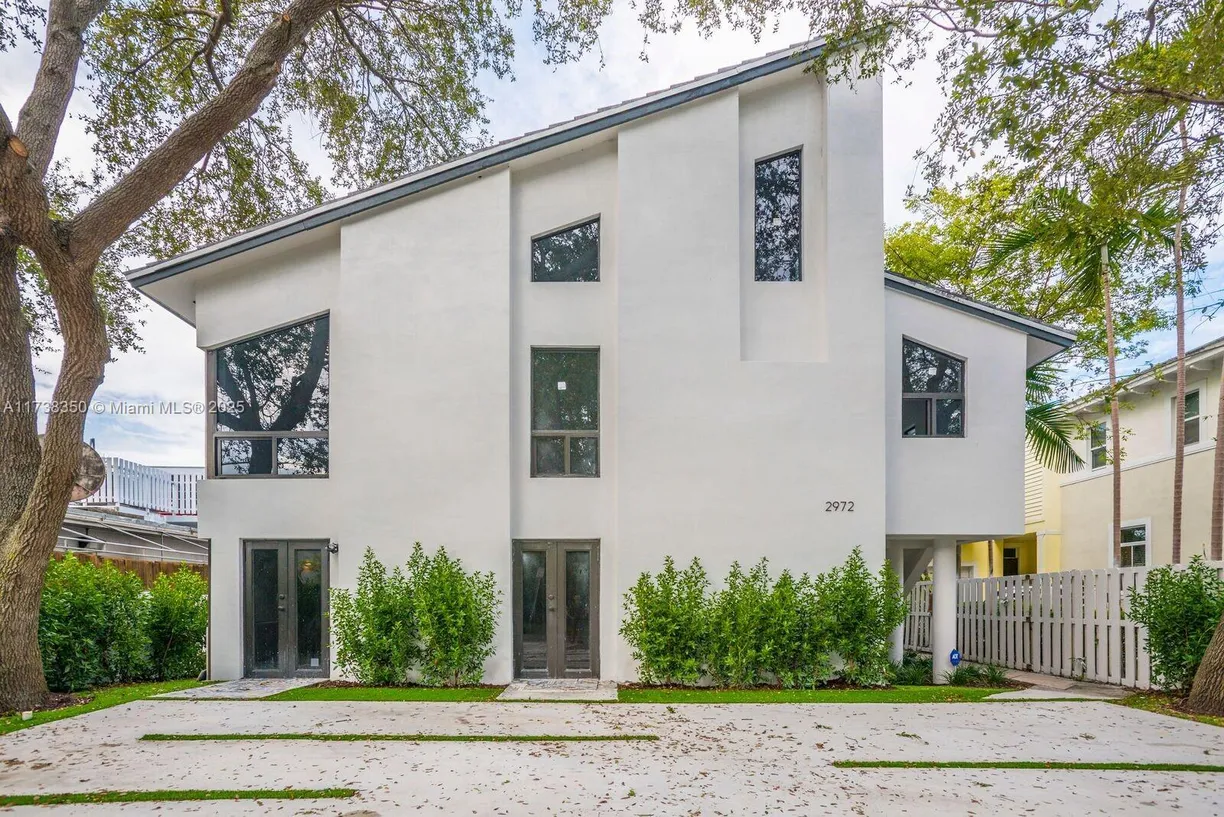 South Florida Real Estate | View 2974 Bridgeport Ave, 2 | 3 Beds, 2 Baths