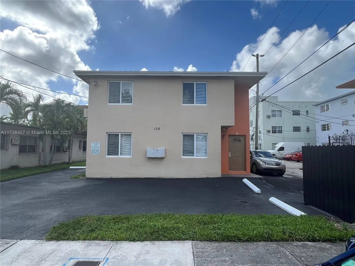 South Florida Real Estate | View 126 SW 21st Ave, 4 | 2 Beds, 1 Bath