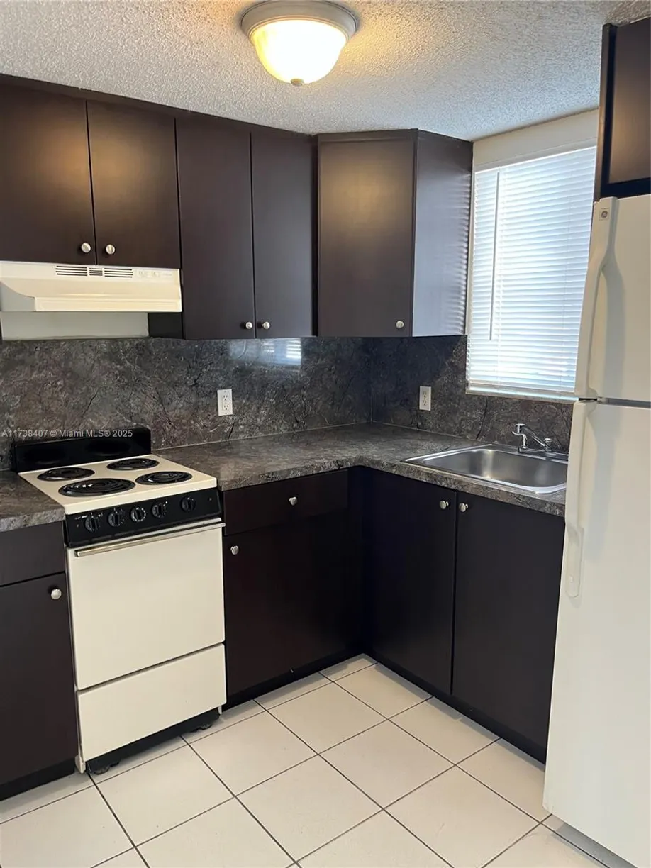South Florida Real Estate | View 126 SW 21st Ave, 4 | Listing