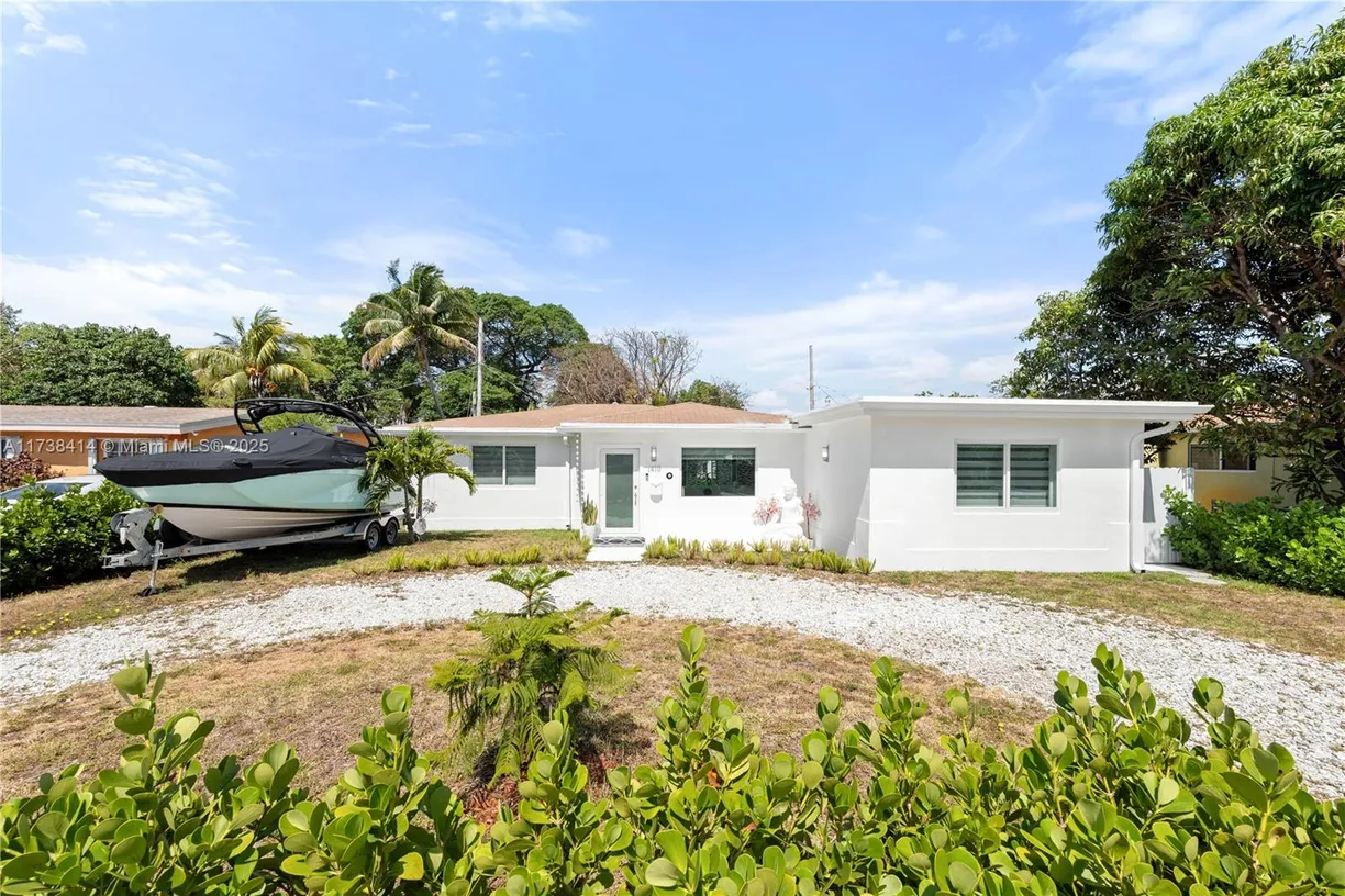 South Florida Real Estate | View 1410 S 22nd Ave | Listing