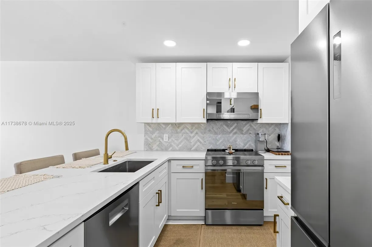 South Florida Real Estate | View 301 N Ocean Blvd, 302 | Listing