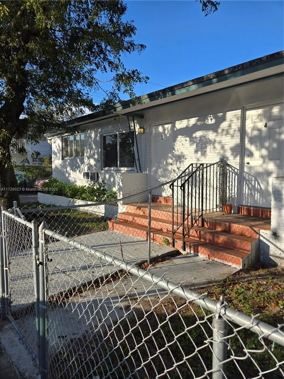 South Florida Real Estate | View 400 SW 21st Ave, 5 | 1 Bed, 1 Bath