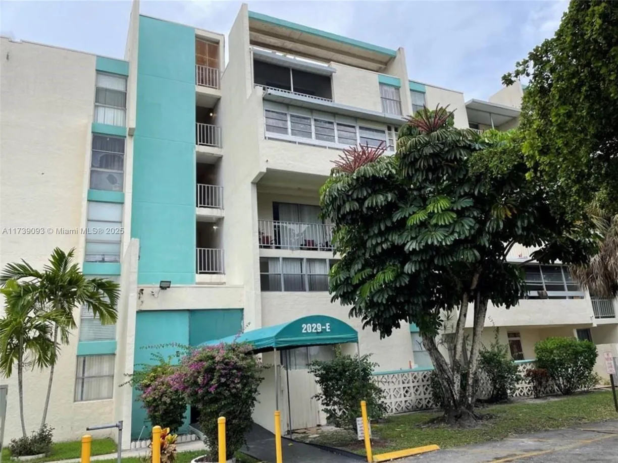 South Florida Real Estate | View 2029 NW 46th Ave, E505 | 1 Bed, 1 Bath
