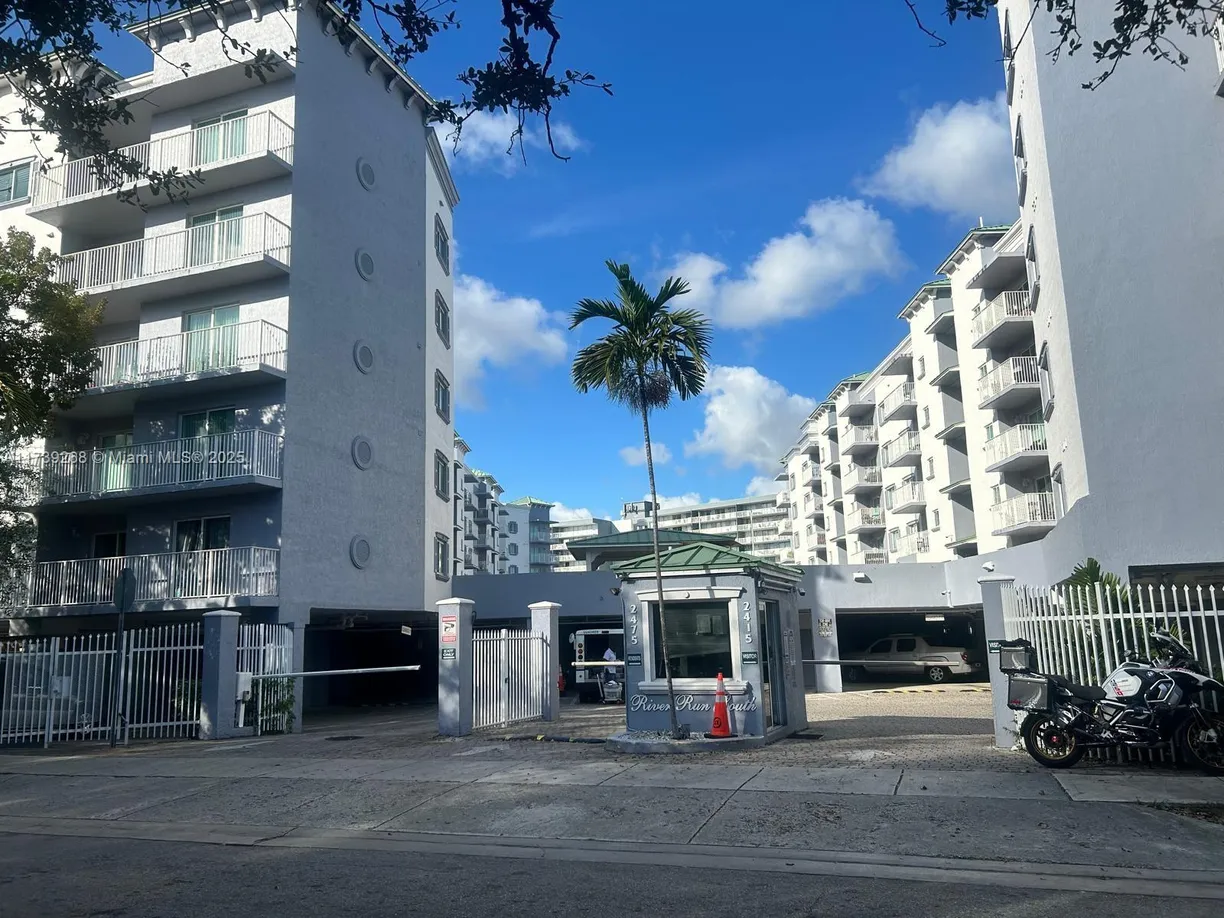 South Florida Real Estate | View 2475 NW 16th St Rd, 506 | 1 Bed, 1 Bath