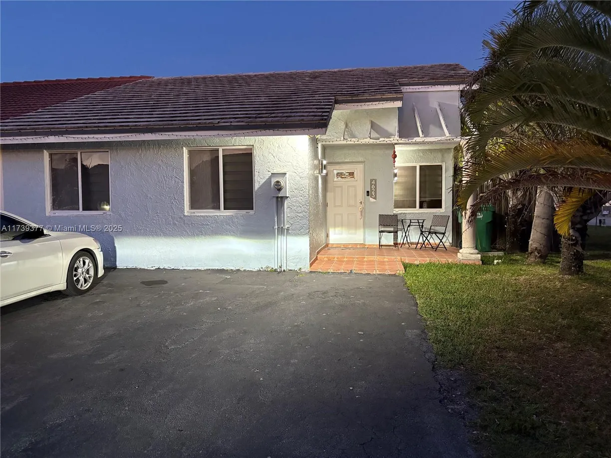 South Florida Real Estate | View 4623 SW 143rd Pl E, 4623 | 3 Beds, 2 Baths